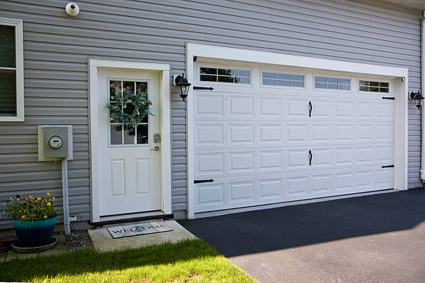 24/7 Emergency Garage Door Panel Replacement experts in Maysville, NC